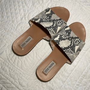 Grey and white “Karolyn” snakeskin print slide sandals from STEVE MADDEN